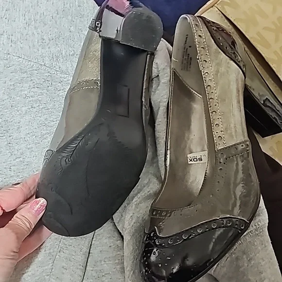 Black and gunmetal grey Mossimo heals. Size 8 with 3 inch heals. - Picture 3 of 4